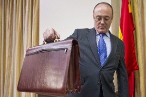 Luis Linde, gobernador del Banco de España en una intervención en el Congreso. Foto de Gonzalo Arroyo
